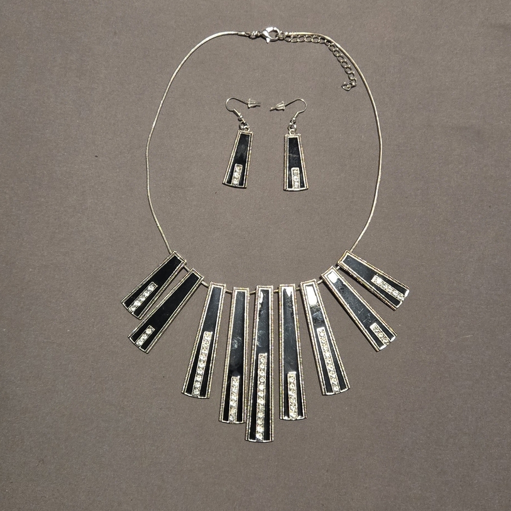 Elegant Black and Gold Necklace Set